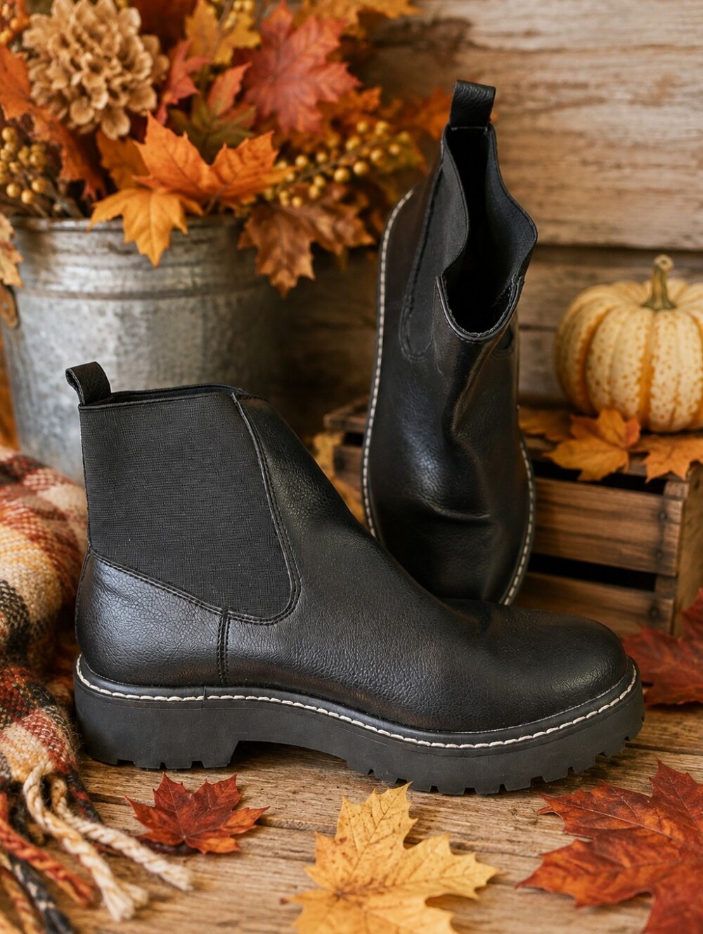 Dolce Vita Lobera Black Chelsea Lug Sole Ankle Boots Women’s 8